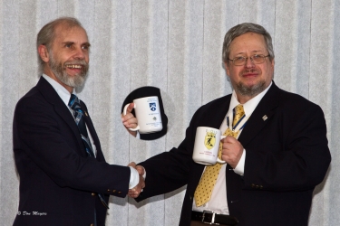 Allan Ailo presenting Lee Van Horne with mug